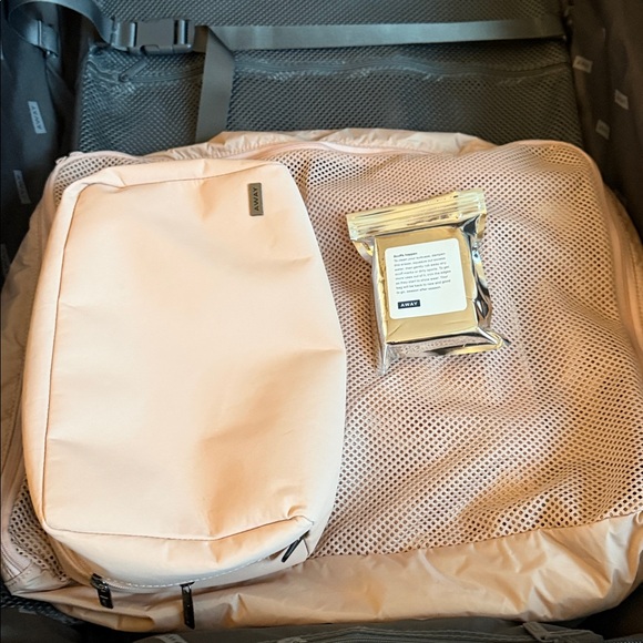 Away Luggage LARGE ONLY - Picture 4 of 4